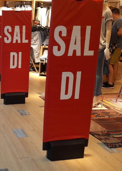 I saldi in soccorso del commercio in difficoltà
