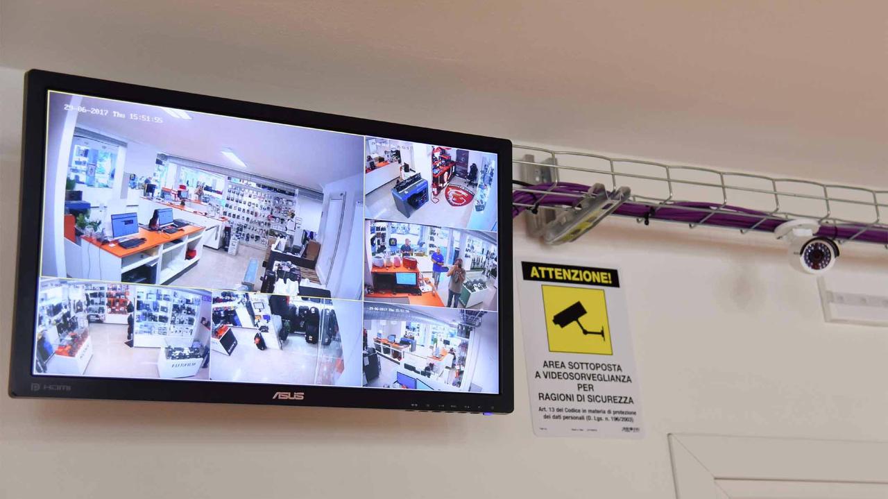 Un impianto di videosorveglianza all'interno di un negozio in regola con la normativa