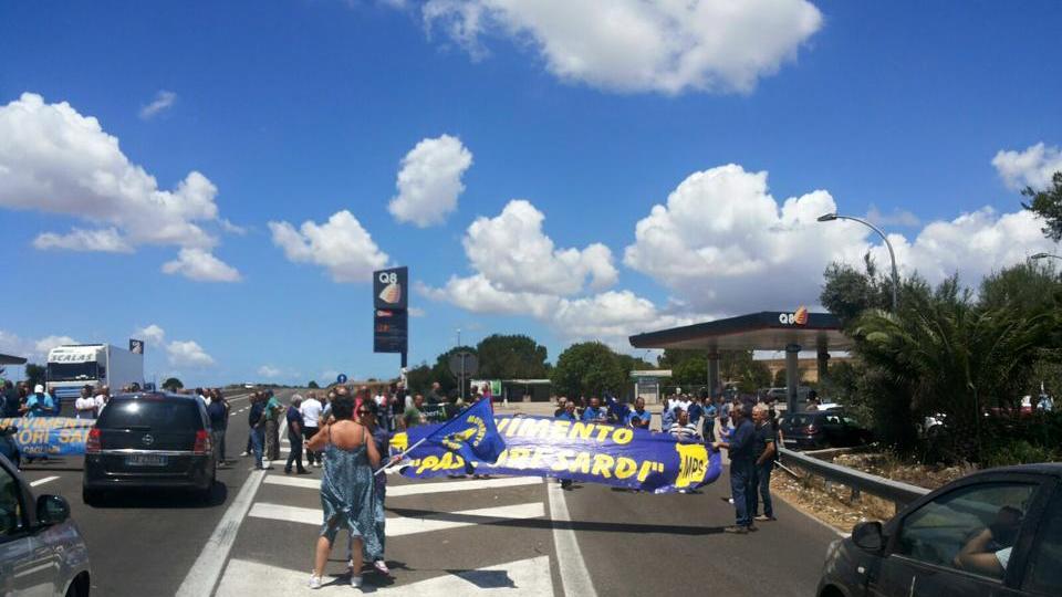 Il sit in del Movimento pastori sardi sulloa statale 131
