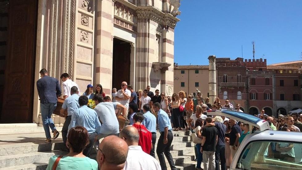 Muore a 25 anni travolto dal Suv, cattedrale gremita: "Tommaso era speciale"