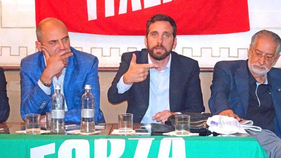 Più assessori e con stipendi più bassi