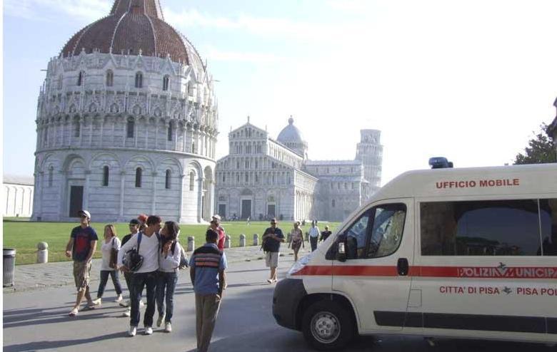 Fermati cinque borseggiatori sotto la Torre 