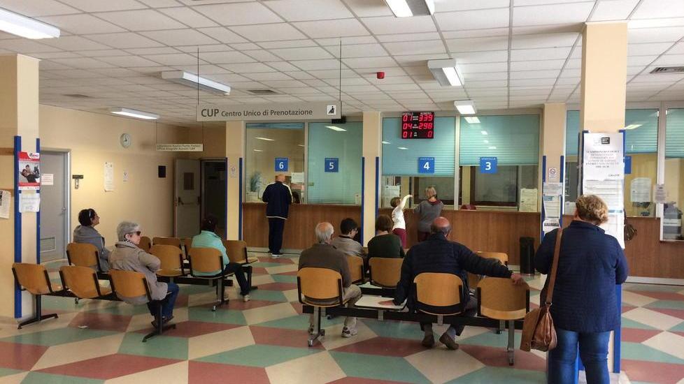 Il medico è in ferie, un mese per un certificato d’idoneità