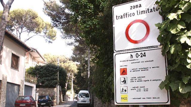 Parte la Ztl, promontorio off limits e piazza chiusa fino alle 2 di notte