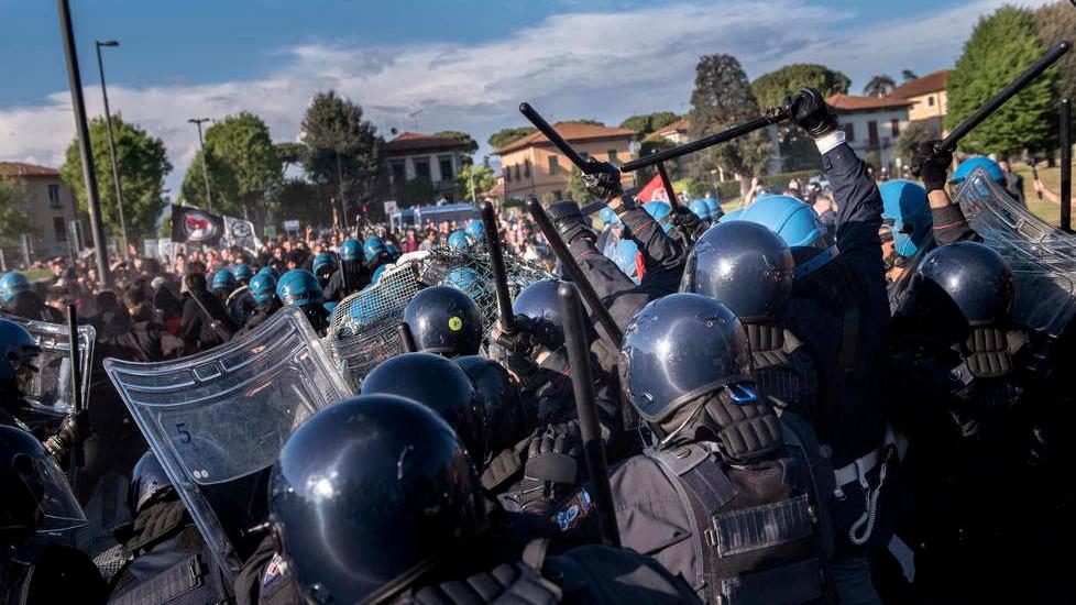 Dopo le denunce arrivano i fogli di via