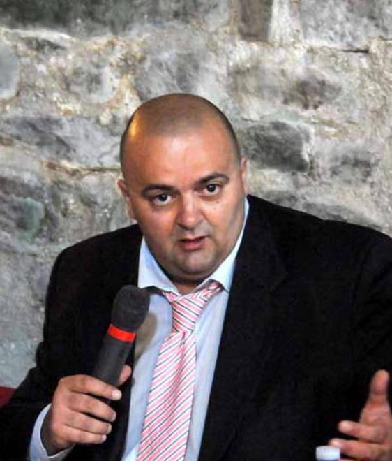Bellesi attacca: basta tagli alle scuole lunigianesi