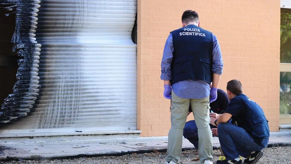 Scuola di polizia, è caccia agli attentatori
