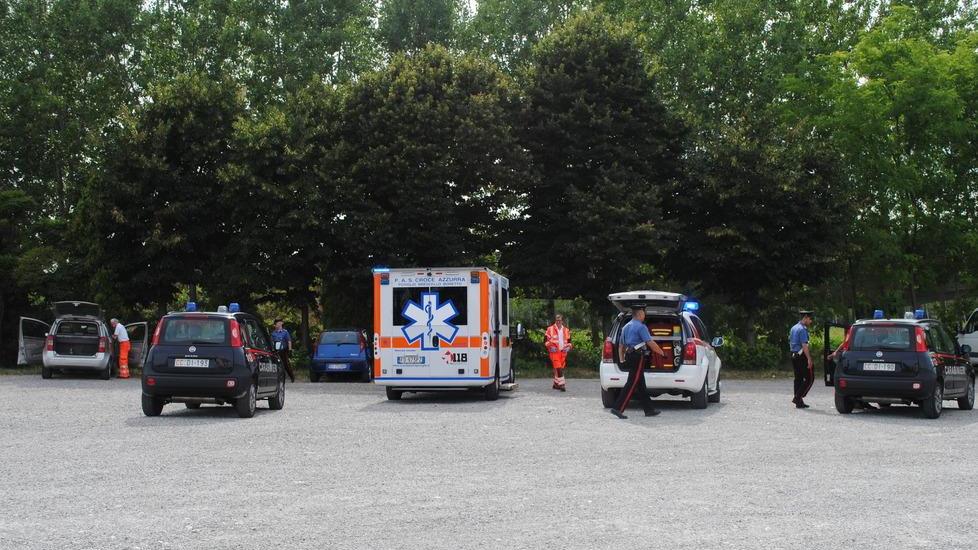 Ubriachi fradici cadono al suolo due amici finiscono in ospedale