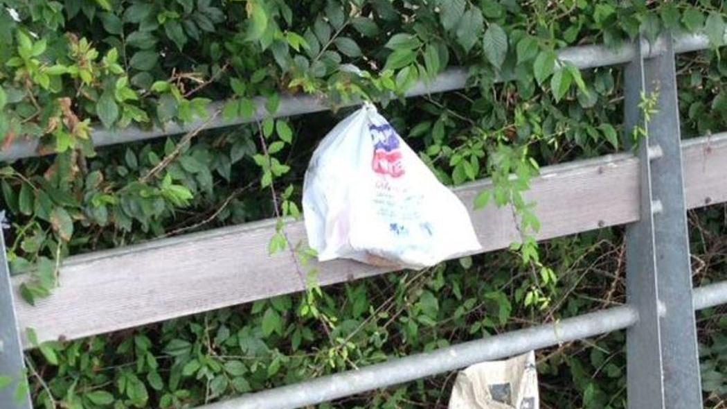 Caos rifiuti a Orrì tra esposti e ordinanze