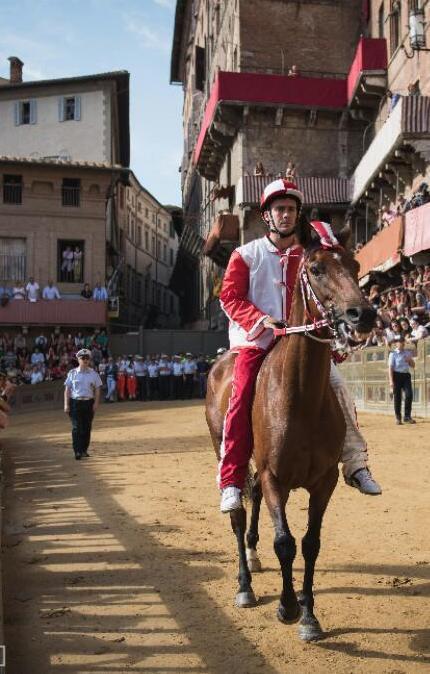 Dal Marghine al palio di Siena 