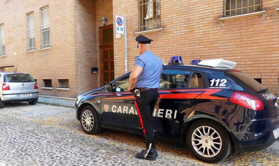 Muore in casa, lo trovano dopo un mese 