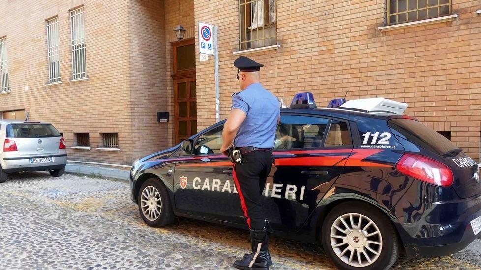 Muore in casa, lo trovano dopo un mese