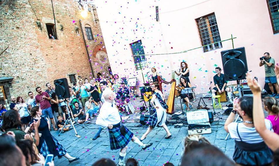Mercantia, è l’anno delle street band 