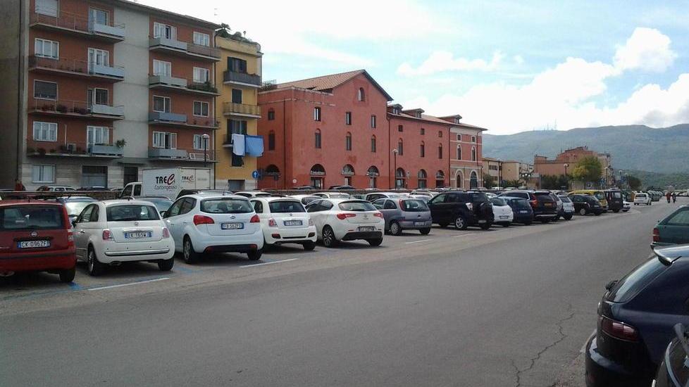 Si butta nella laguna dopo il furto in centro