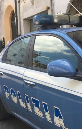 Litiga con la ex e l’amica di lei 