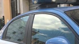 Litiga con la ex e l’amica di lei