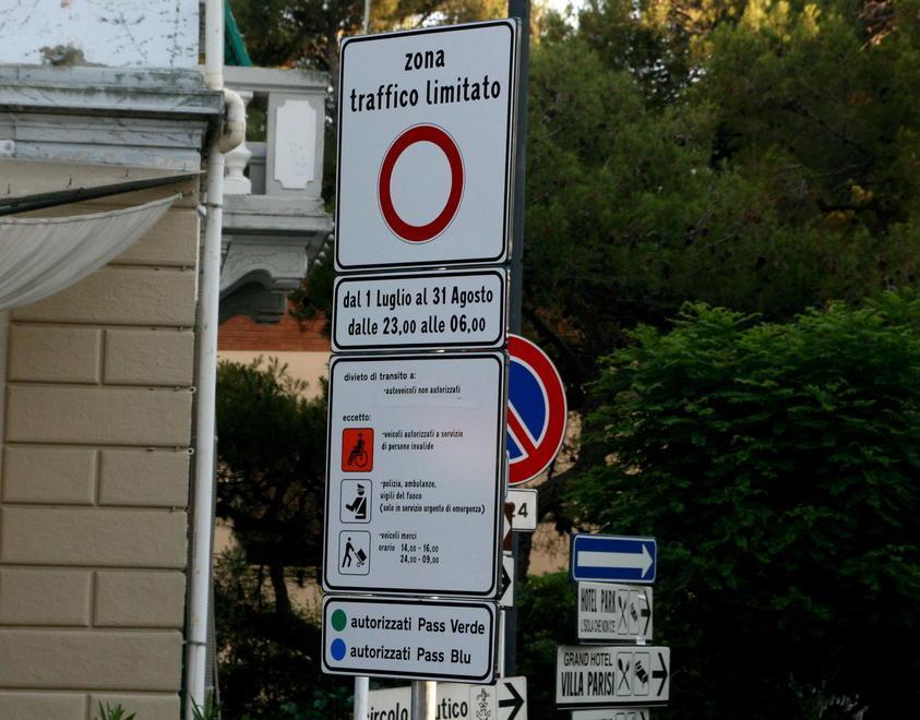 Castiglioncello, via alla Ztl Piazza chiusa fino alle 2