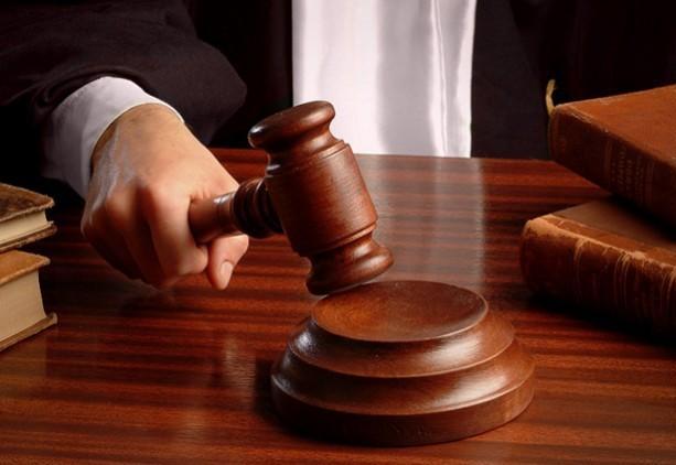 Due padri per un bimbo, il giudice dice no 