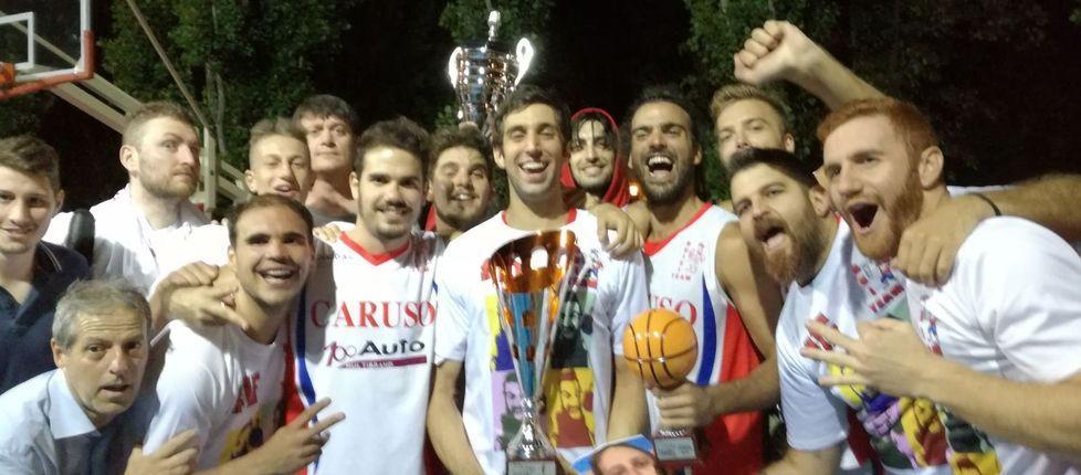 La Whitty incorona gli ex 