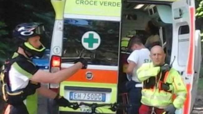Ciclista di 49 anni cade a Febbio e finisce in ospedale