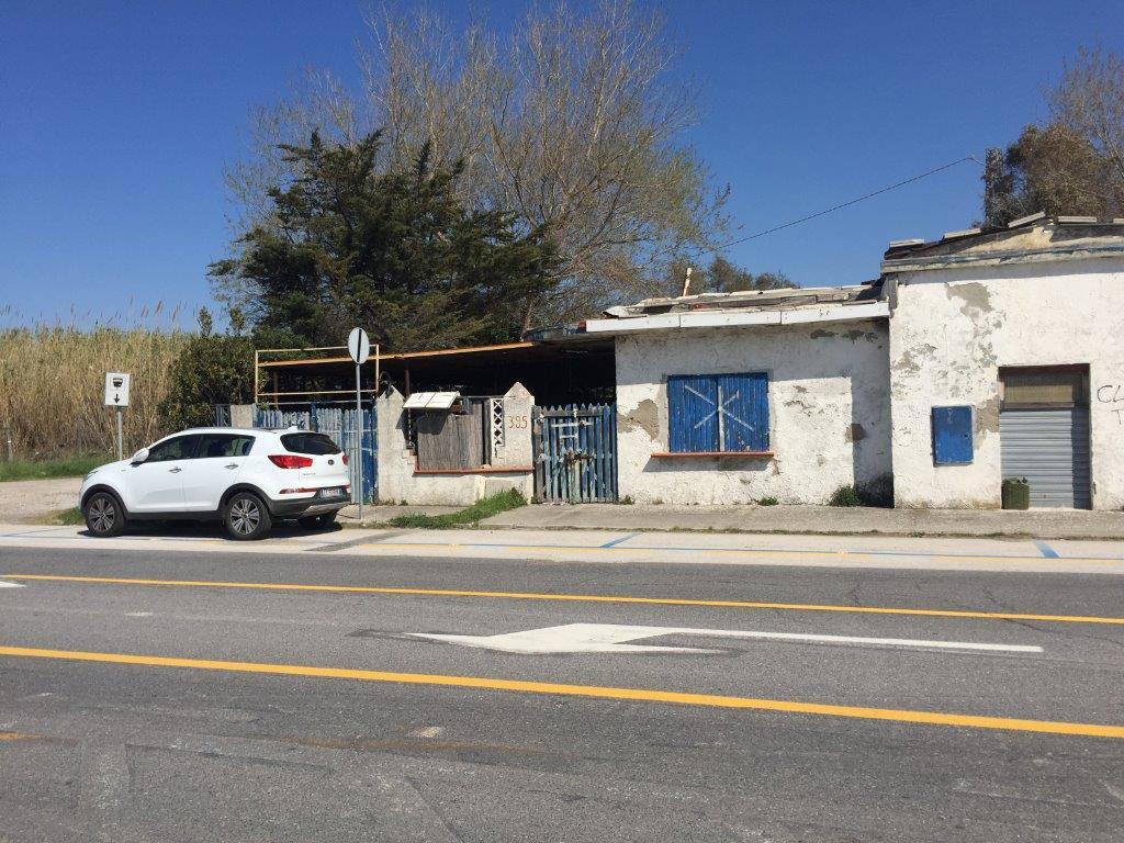 La baracca di Calambrone in cui trovò la morte la piccola Samantha (foto Fabio Muzzi)