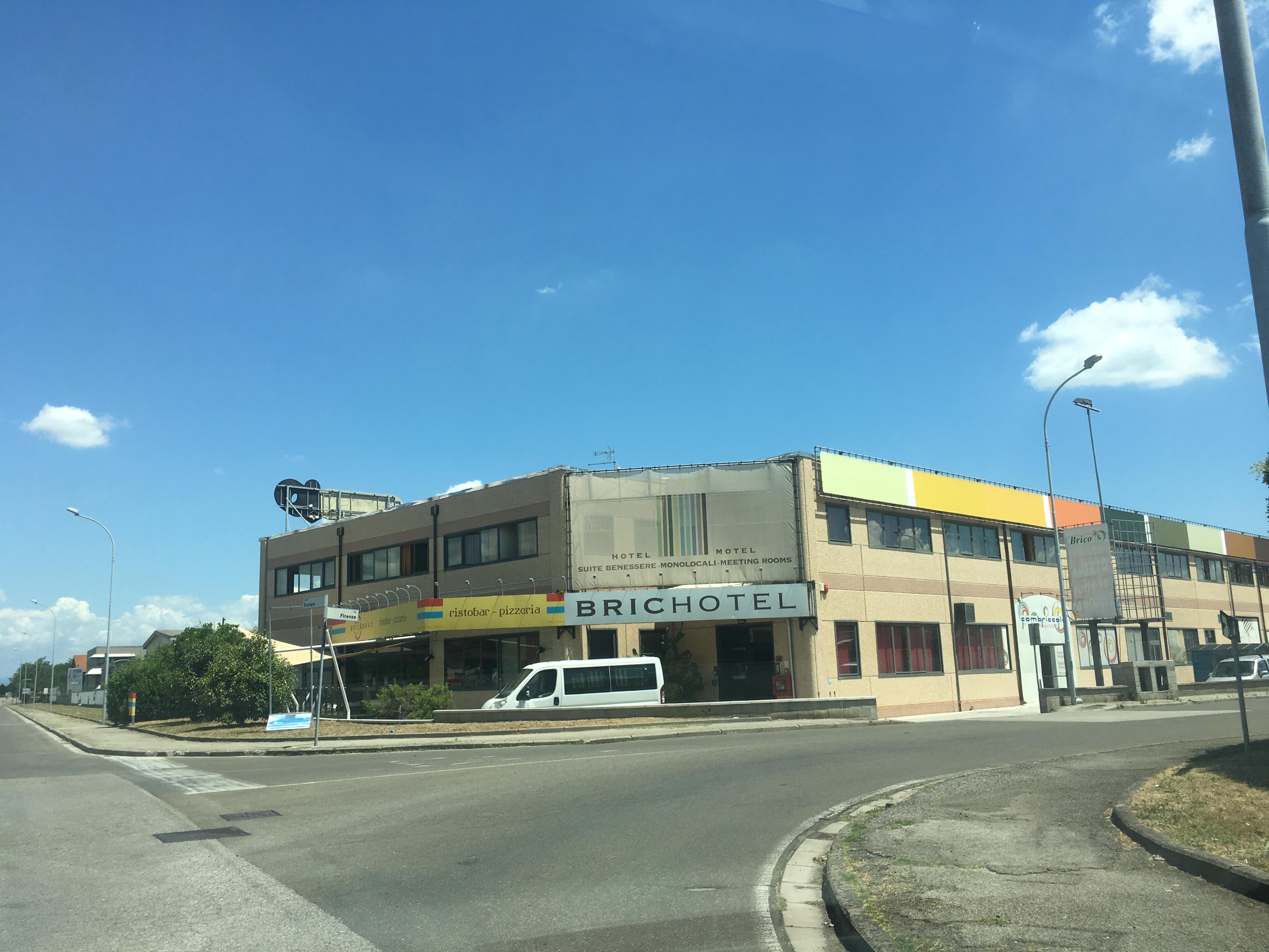 L'hotel di Ponsacco dove sono stati accolti i profughi
