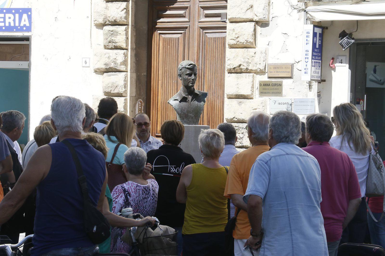 Il busto di Modì in via Roma