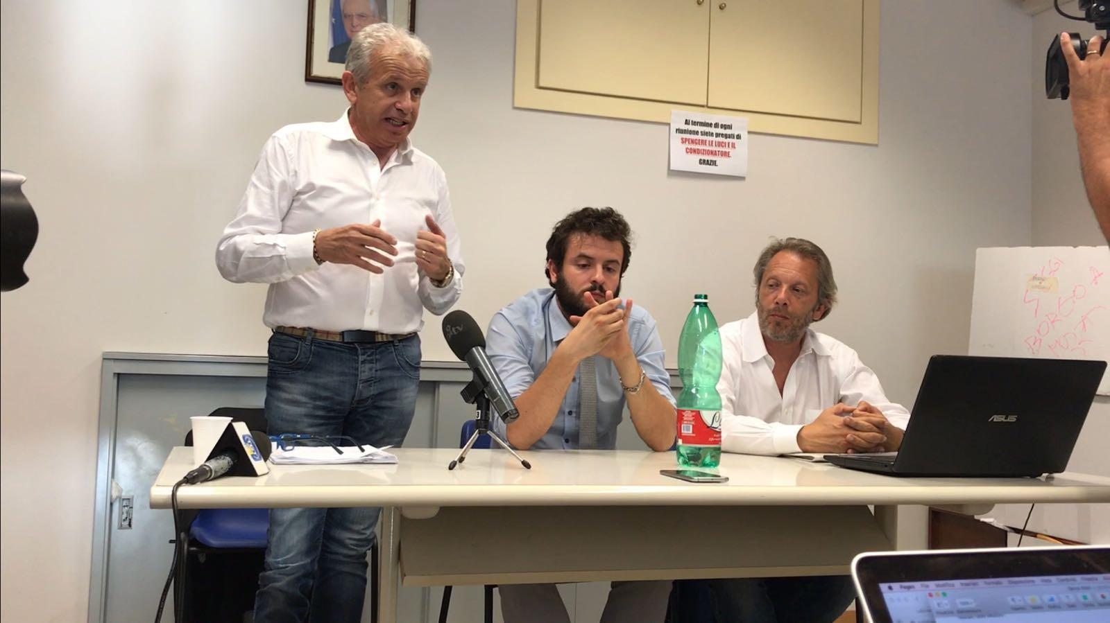 Remaschi in conferenza stampa