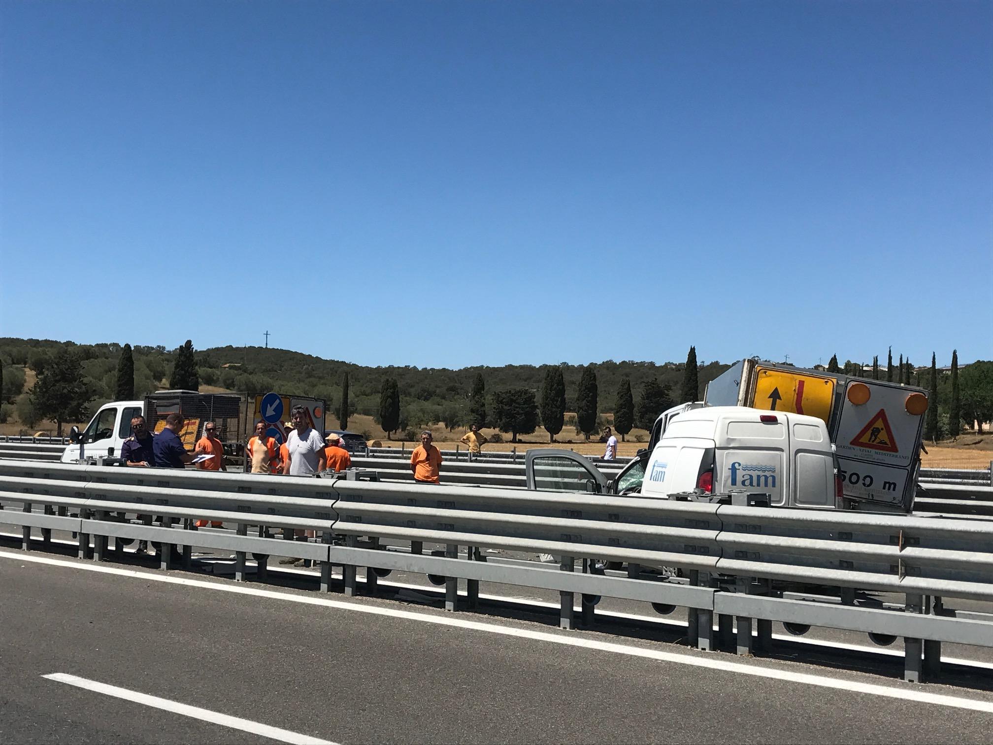 Tamponamento sulla Senese, traffico interrotto