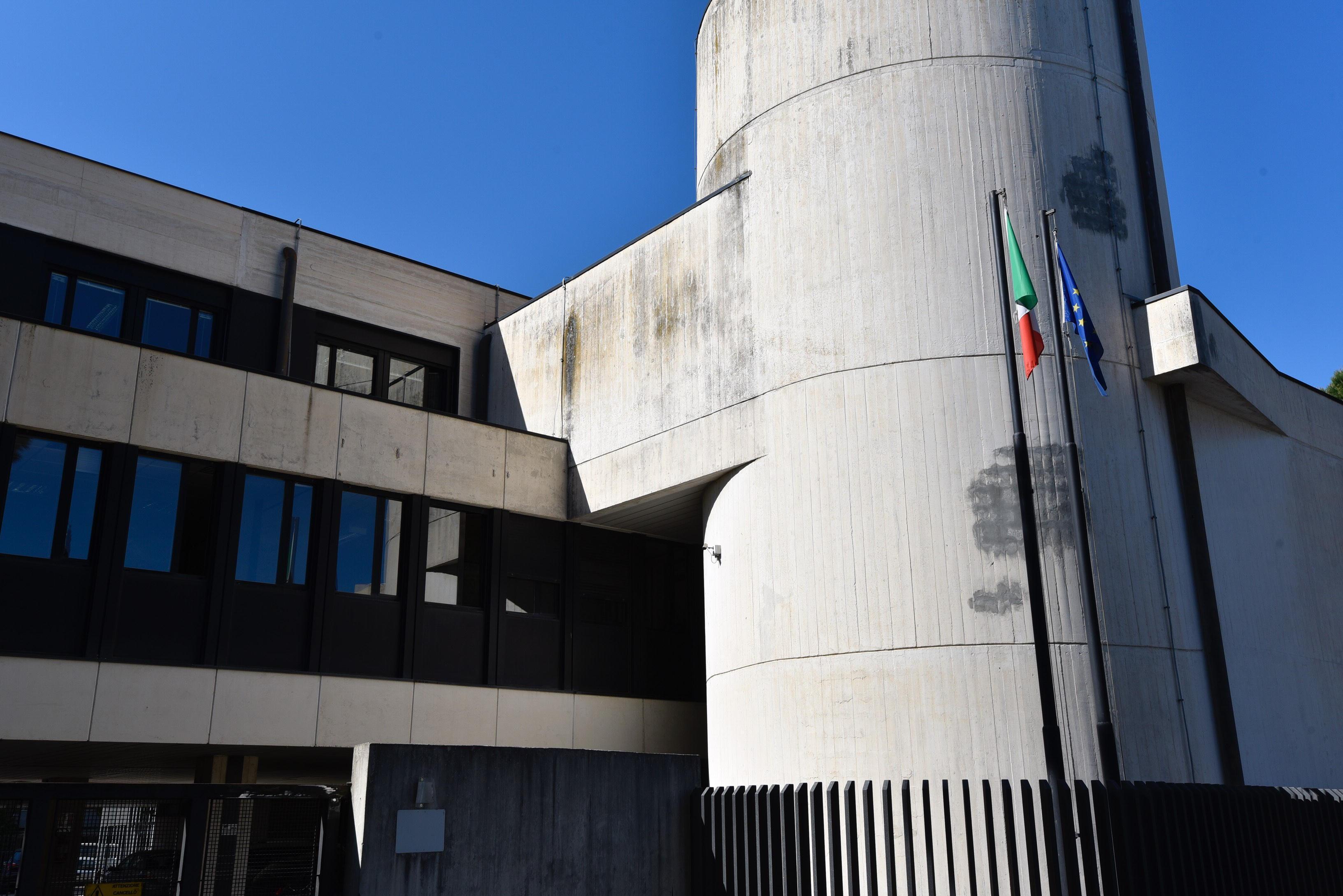 Furti sulle auto in sosta, due donne ai domiciliari