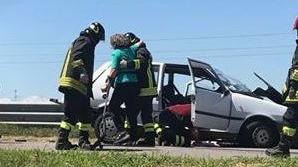 Scontro frontale tra auto Arriva anche l’elisoccorso
