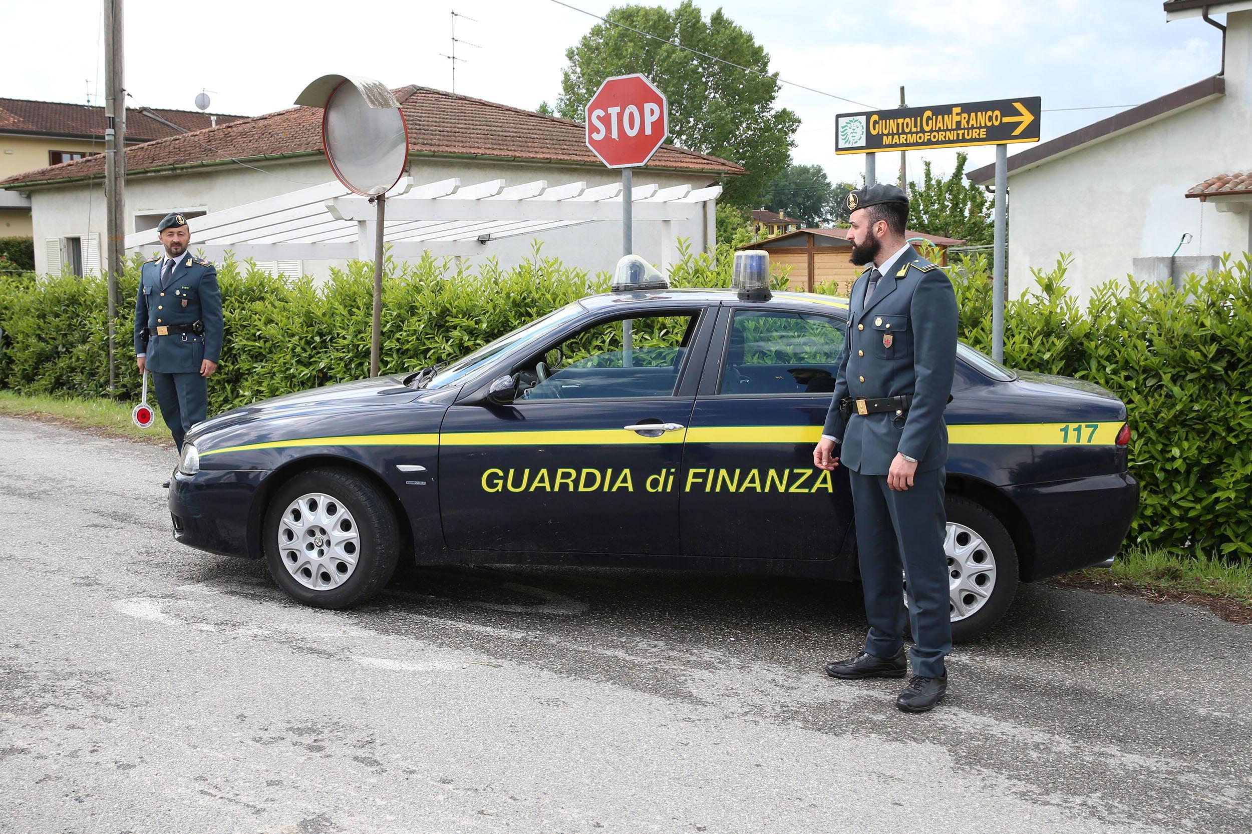 Una pattuglia della Guardia di Finanza