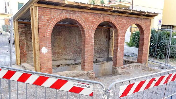 L'antico lavatoio restaurato di via Cammelli (Foto Gori)