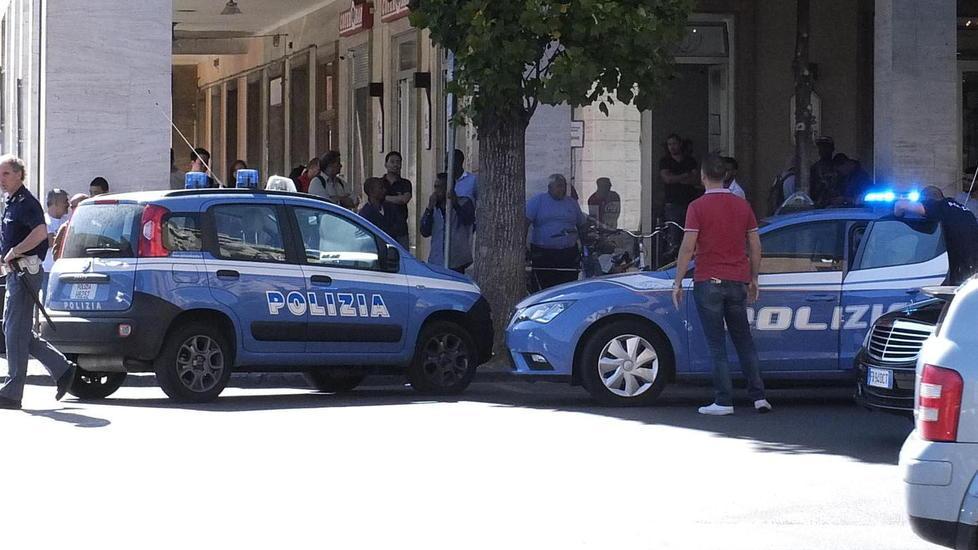 Rompe il naso a un poliziotto tunisino violento ai domiciliari