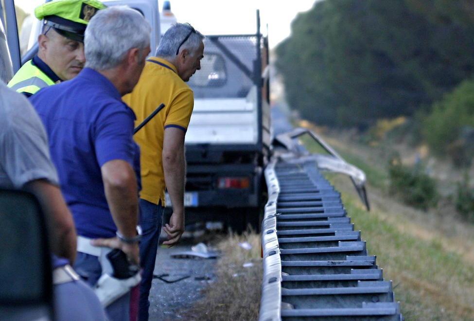 Investiti in autostrada: un morto 