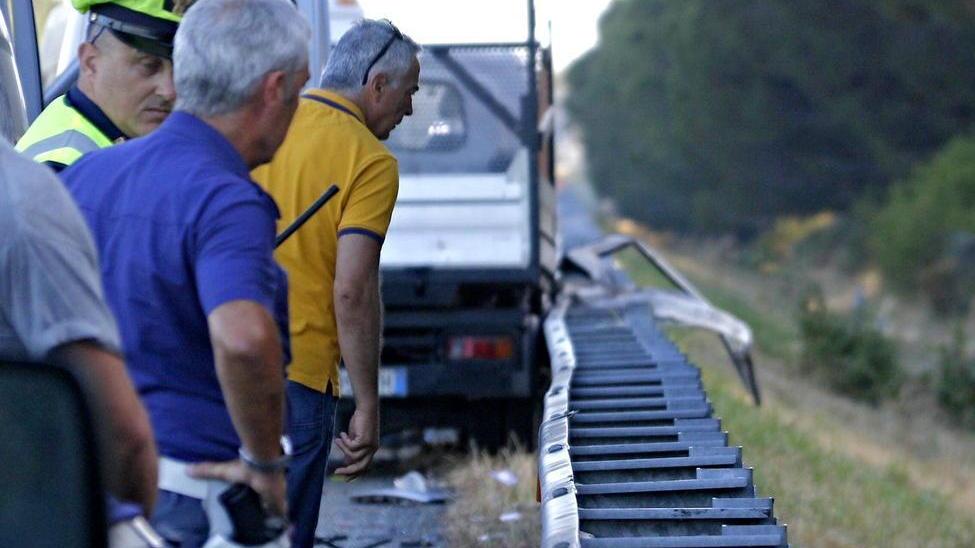 Investiti in autostrada: un morto
