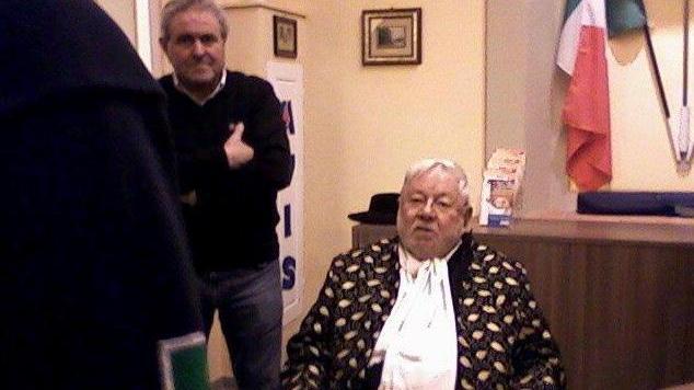 Avis saluta Villaggio, grande della satira