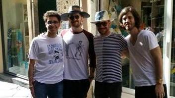 Gli Imagine Dragons fanno shopping in città