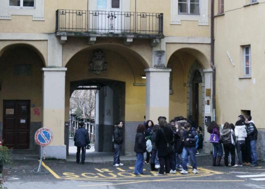 Sei iscrizioni in meno e saltano due classi intere 