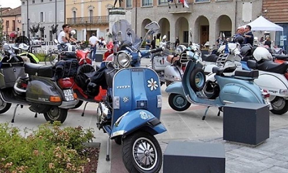 Il fascino di Vespe e moto non tradisce gli appassionati