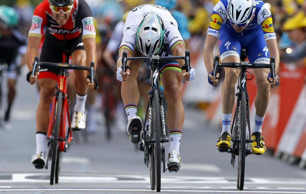 Sagan s’impone nonostante il salto del pedale