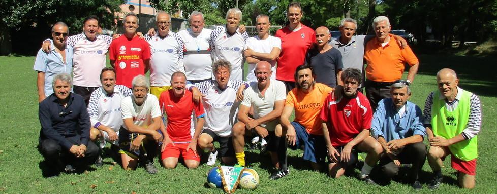 Gli amici del sabato giocano a calcio assieme da 35 anni