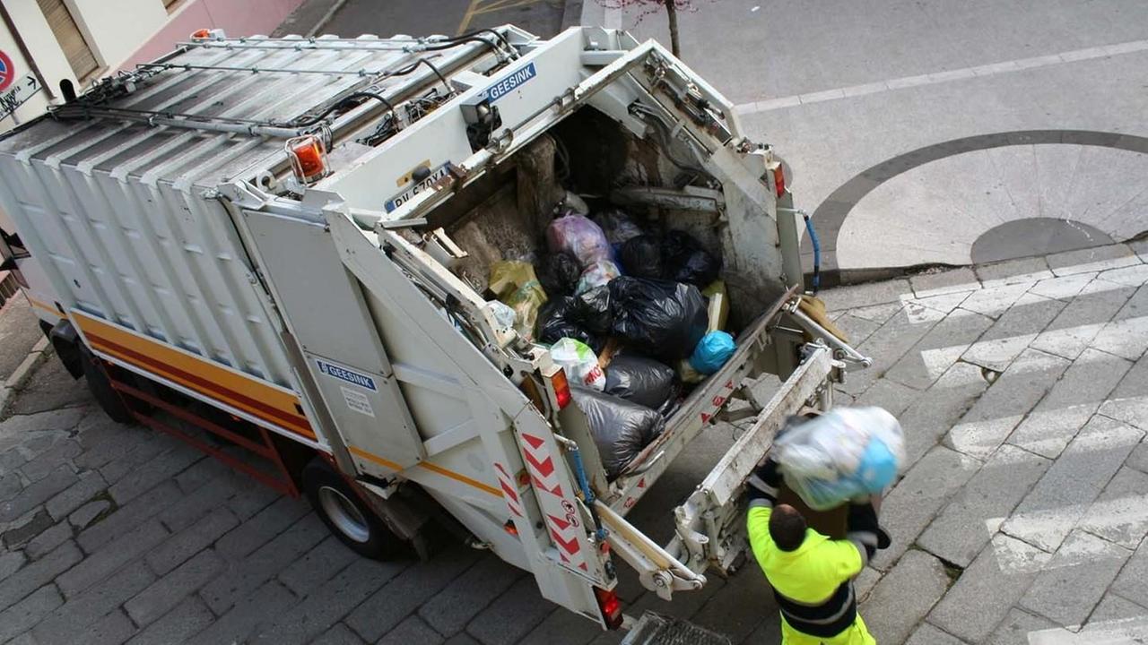 Macomer, minoranza all’attacco sui rifiuti: «Abbassate la Tari» 