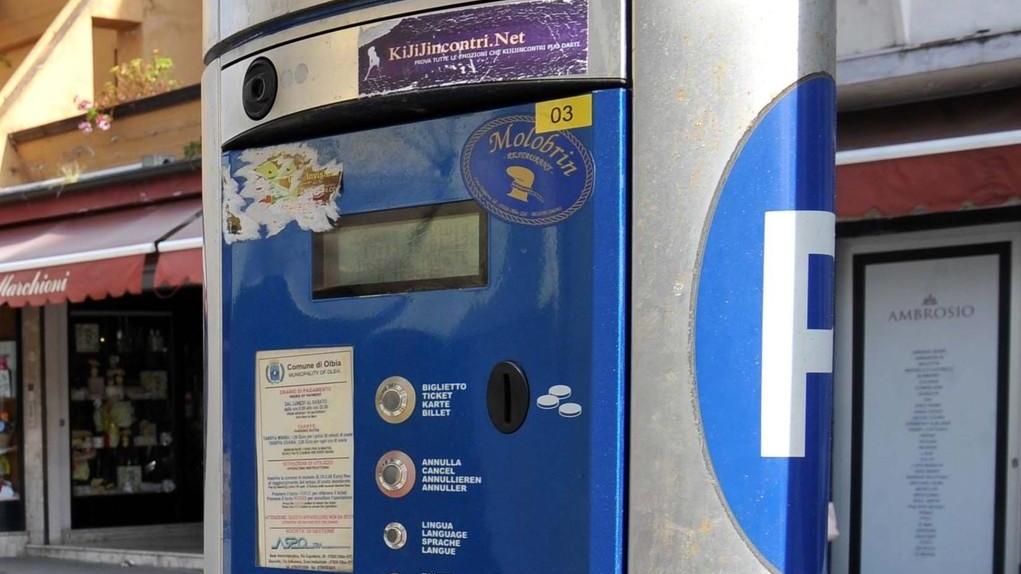 Strade e lidi a pagamento: al via l’appalto delle strisce blu