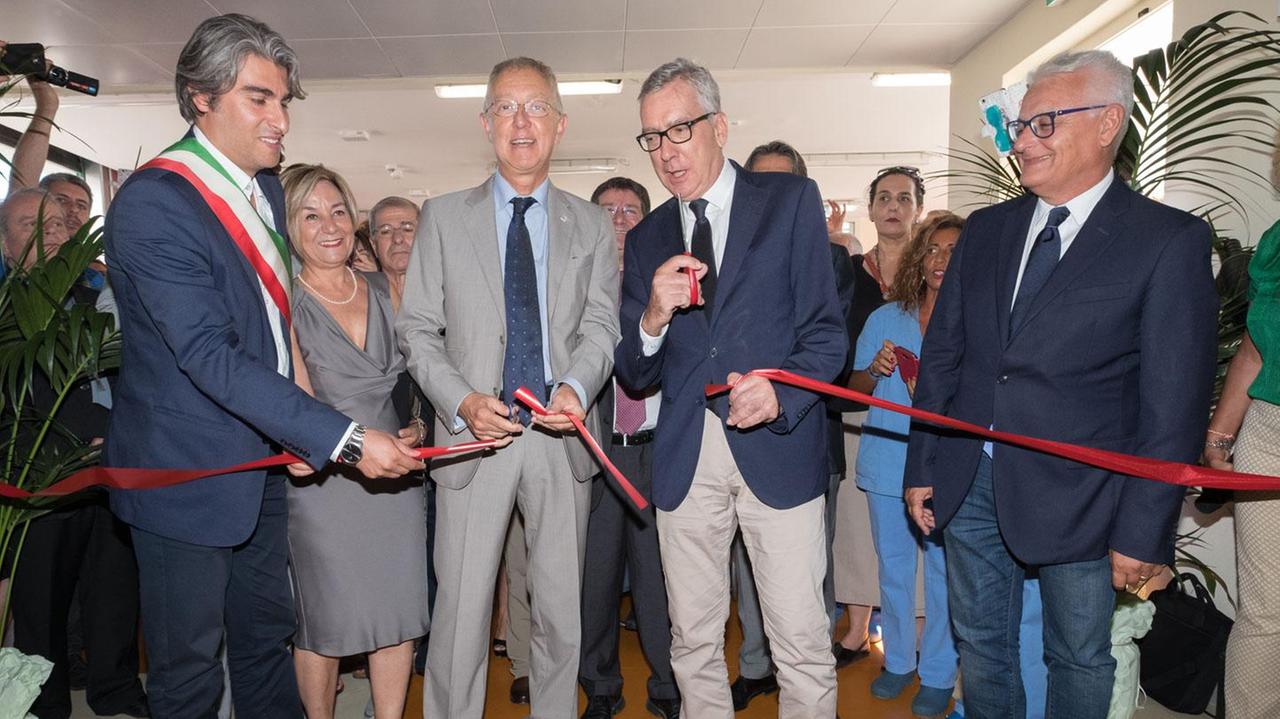 L'inaugurazione del pronto soccorso del policlinico universitario: da sinistra Tommaso Locci, Rosanna Laconi, Giorgio Sorrentino, Francesco Pigliaru e Nazareno Pacifico (foto Mario Rosas)