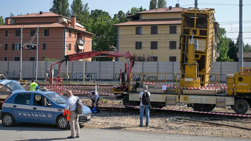 Castelfranco, carrello ferroviario si ribalta: due operai all’ospedale