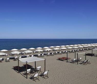 Tombolo, nuova gestione per il resort sul mare 