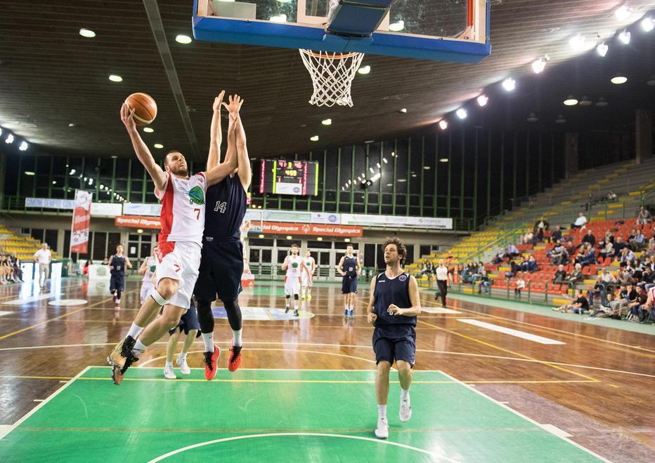 Per il quarto anno l’ala piccola Loni si lega al Centro Minibasket 