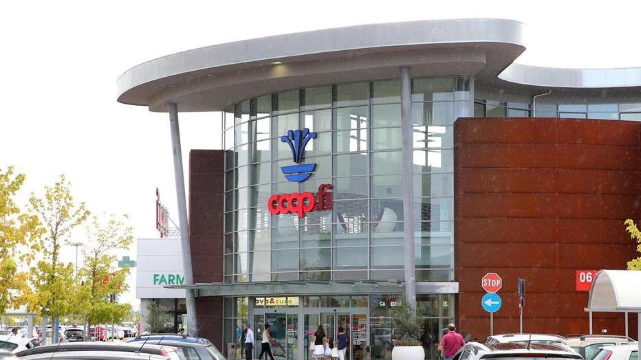 Dipendente Coop compra scarpe e non paga: denunciata
