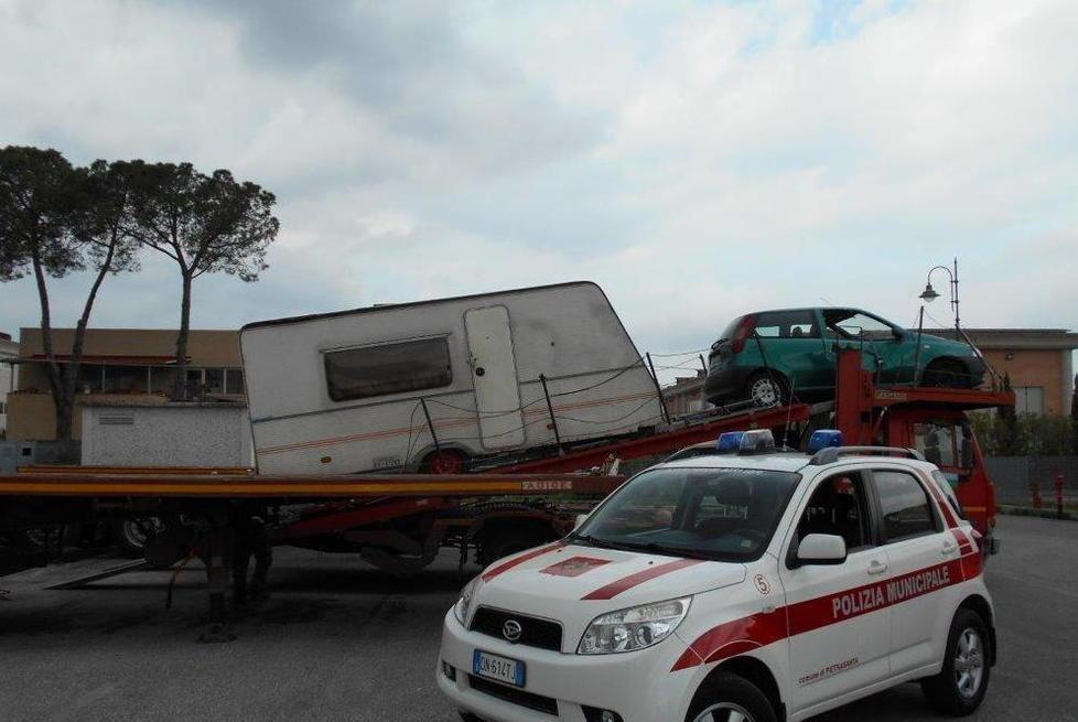 Recuperati dai vigili auto e scooter rubati